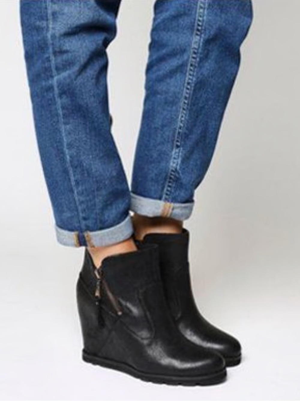 UGG Australia Myrna Black Leather Hidden Wedge Ankle Boots Zippers Sz 7.5
